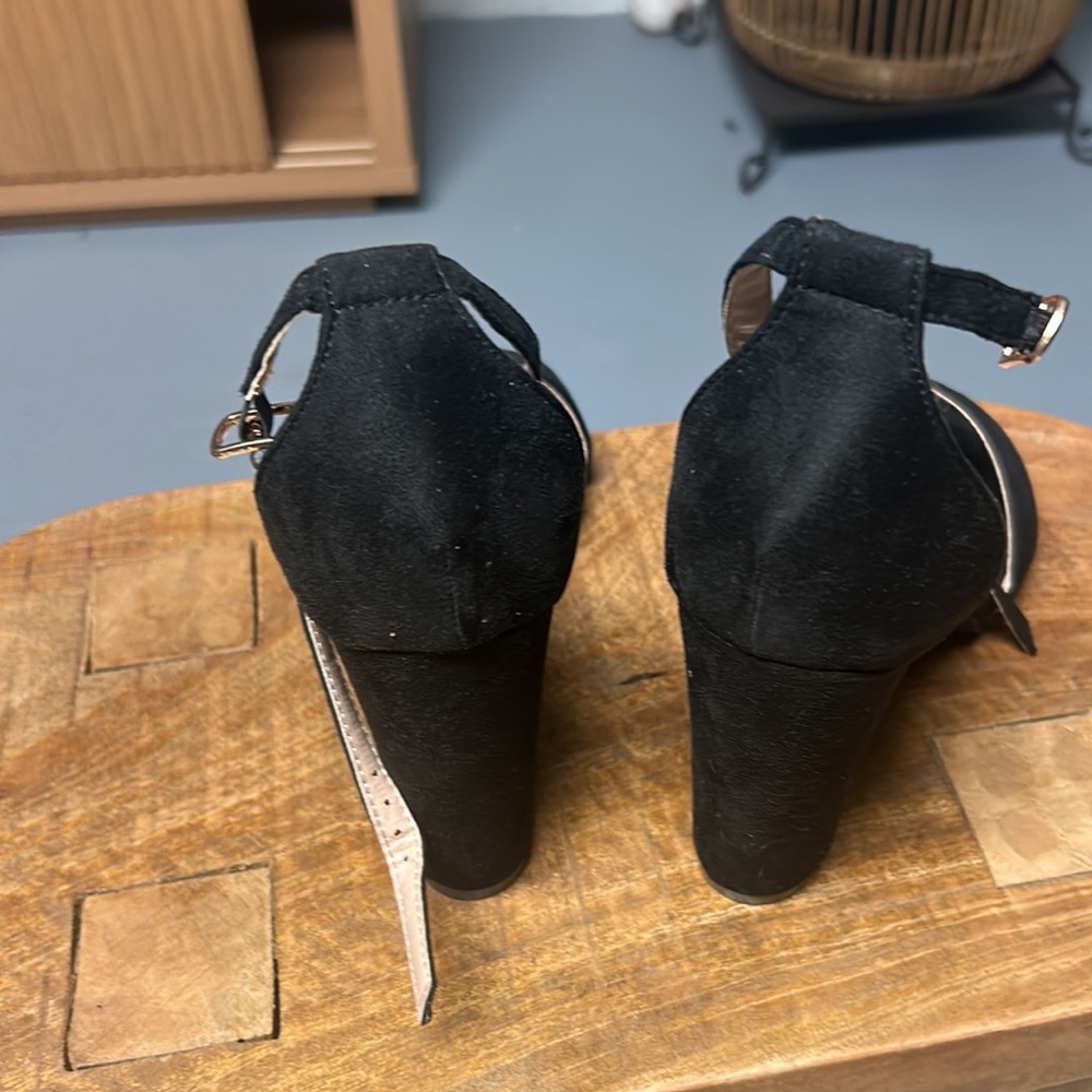 Heels - Picture 2 of 2